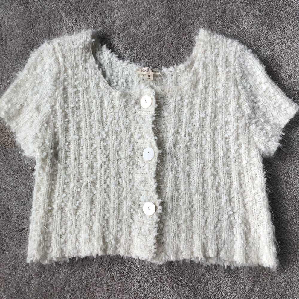 Short sleeve sweater